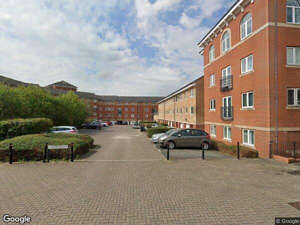 Room Saltash Road in Swindon