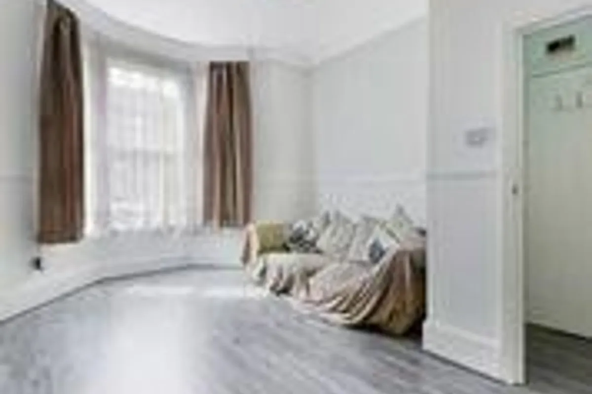 Flat Lausanne Road in Greater London