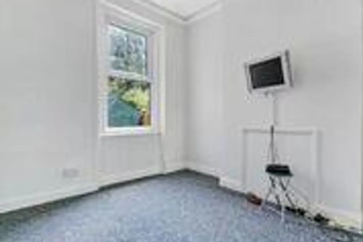 Flat Lausanne Road in Greater London