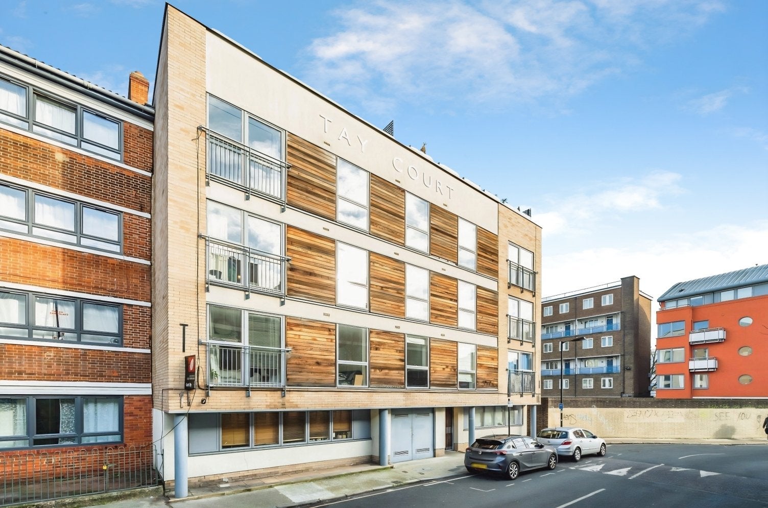 Flat Bermondsey Street in Greater London