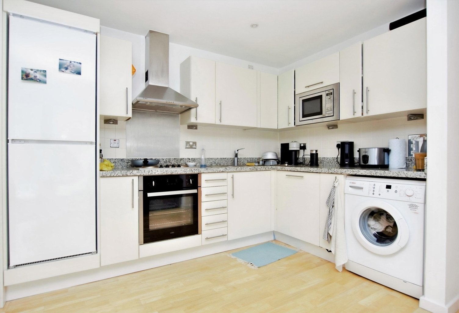 Flat Bermondsey Street in Greater London