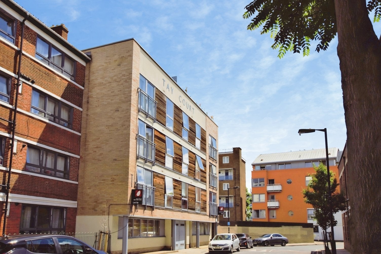 Flat Bermondsey Street in Greater London