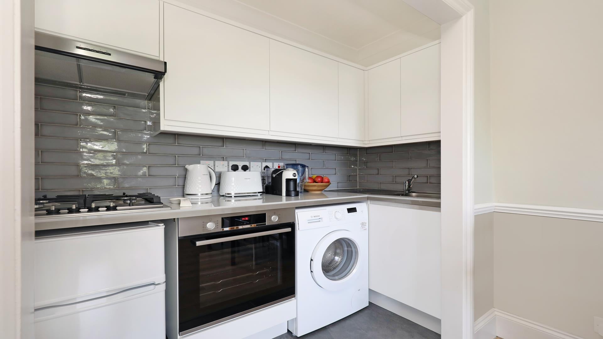 Flat Cumberland Park in London