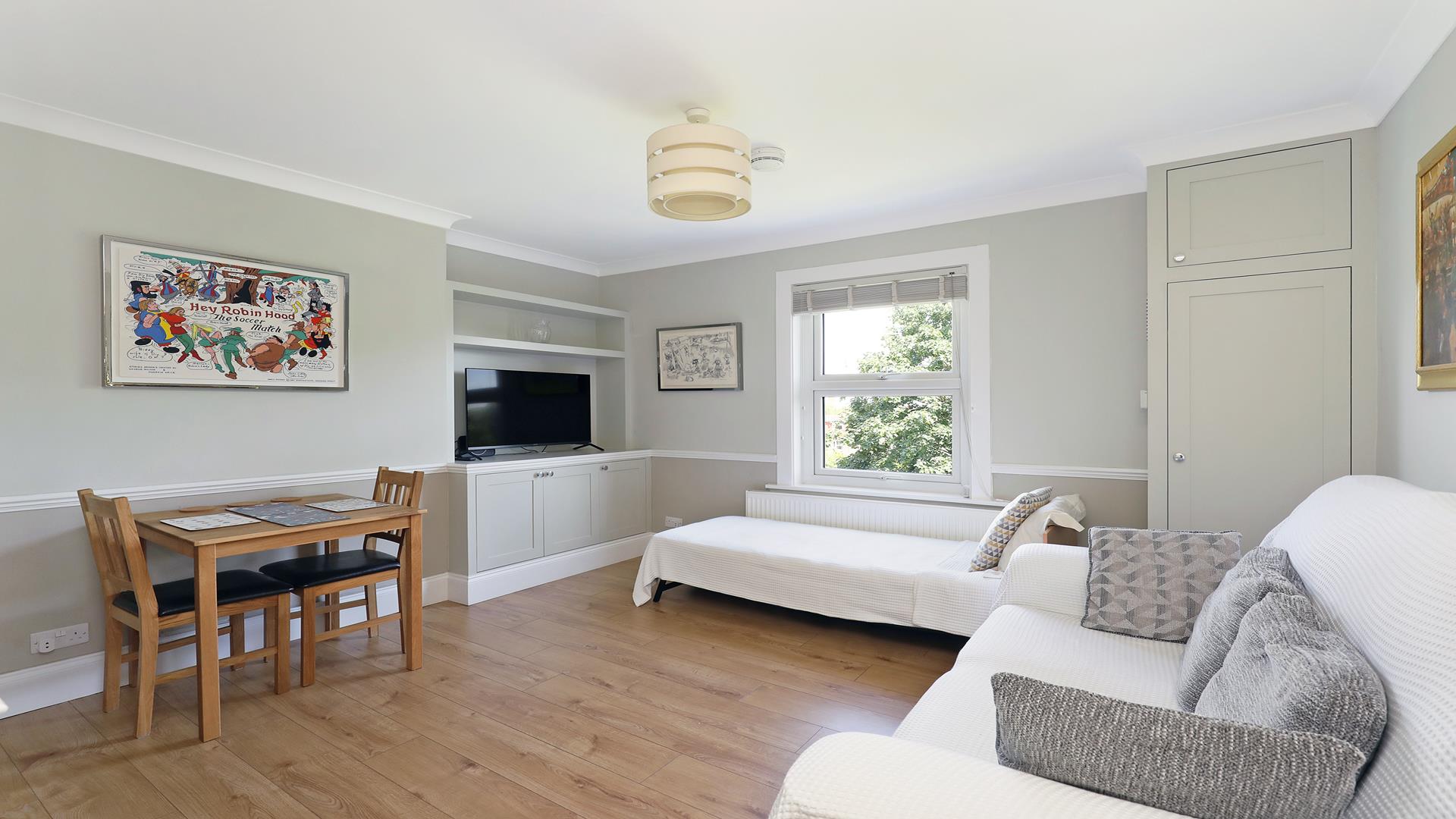 Flat Cumberland Park in London