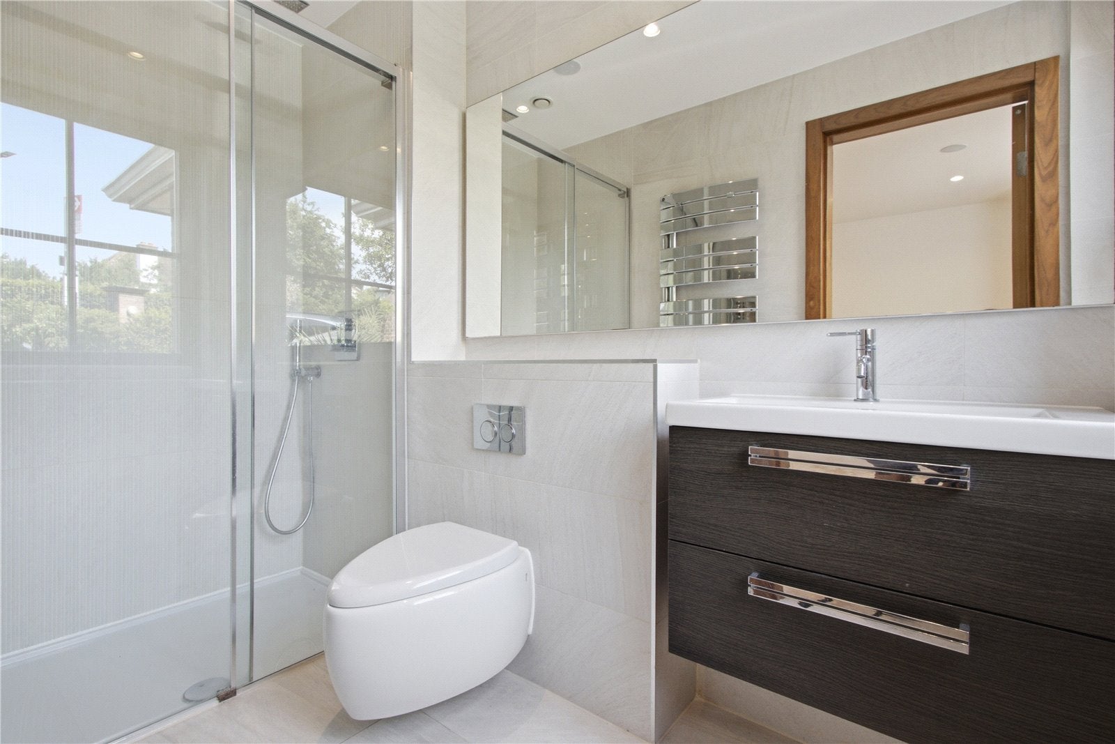 Flat Totteridge Lane in Greater London