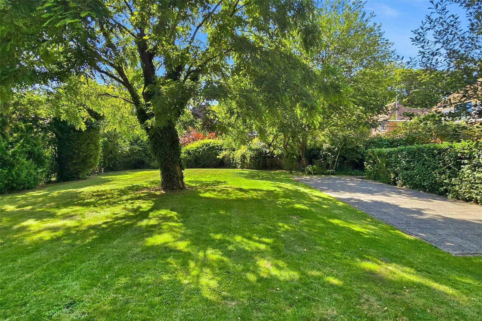 Flat Totteridge Lane in Greater London