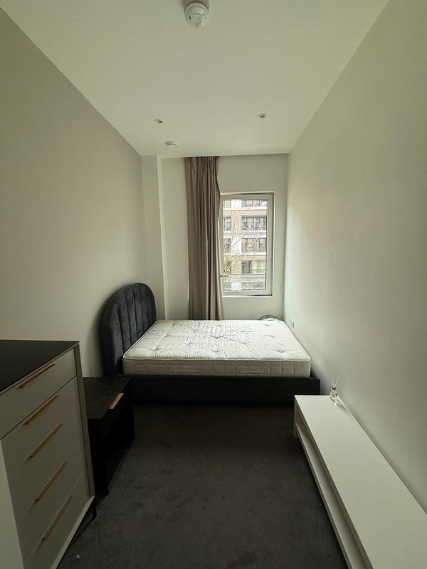 Room Honour Lea Avenue in Greater London