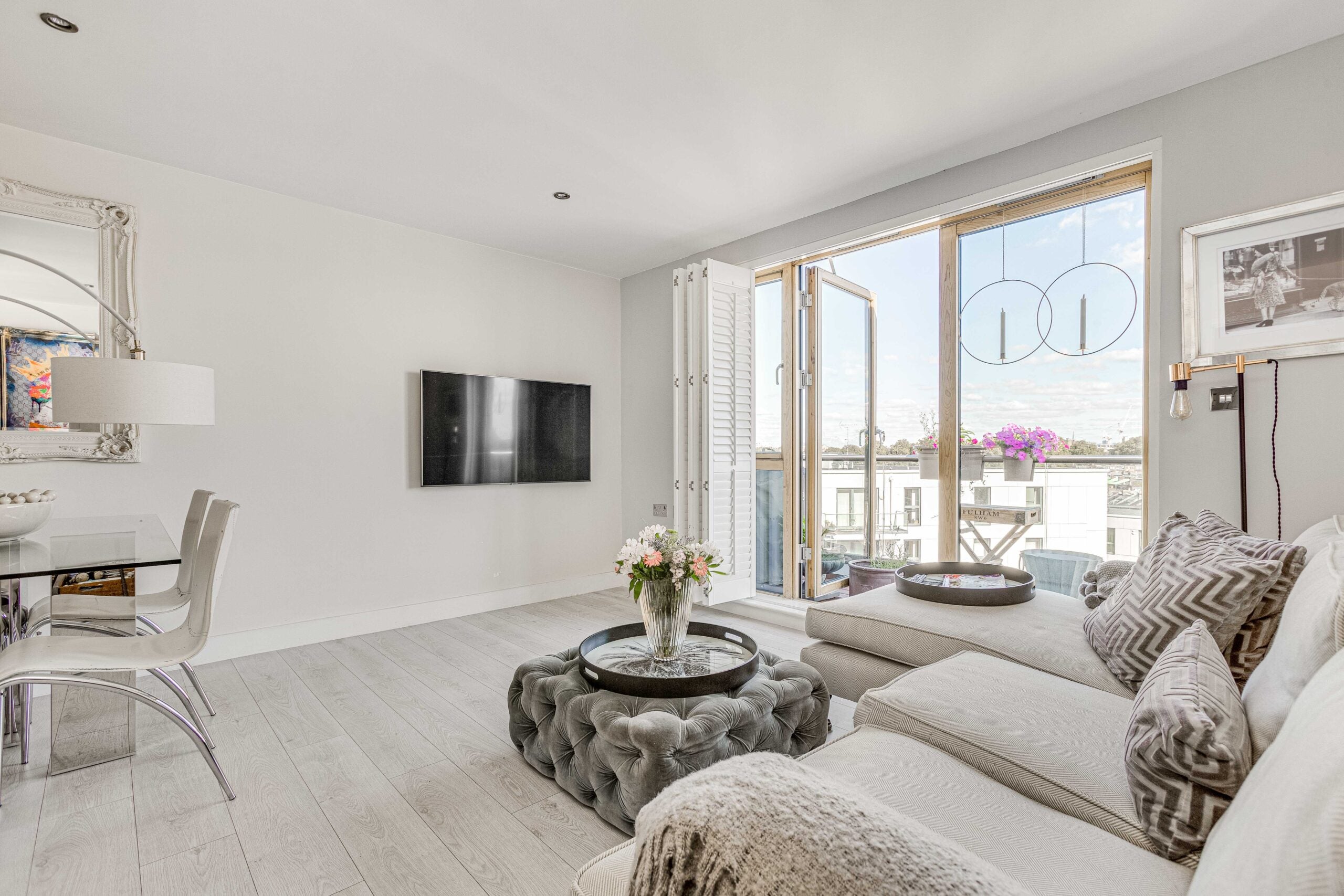 Flat Dairy Close in Greater London