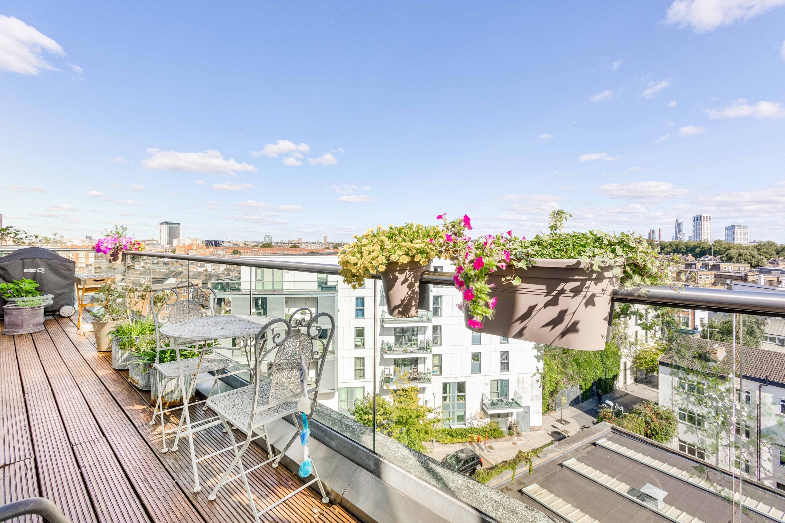 Flat Dairy Close in Greater London