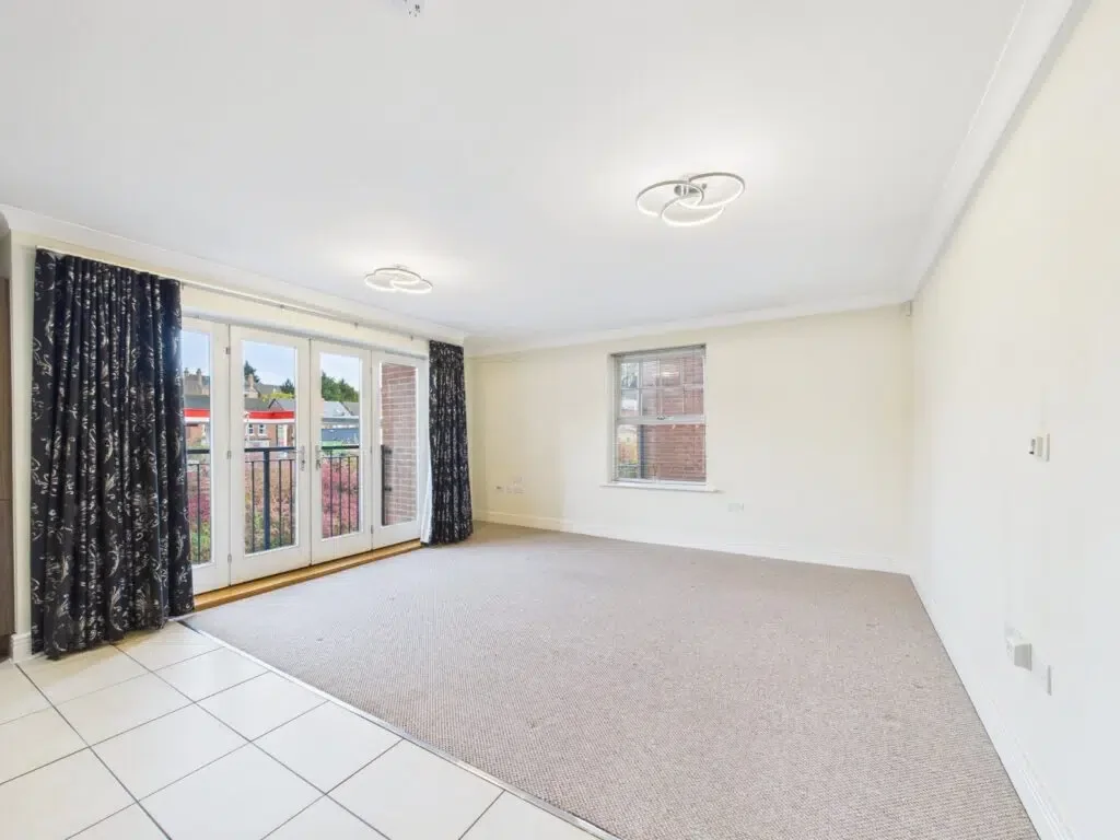 Flat Princes Drive in Worcester