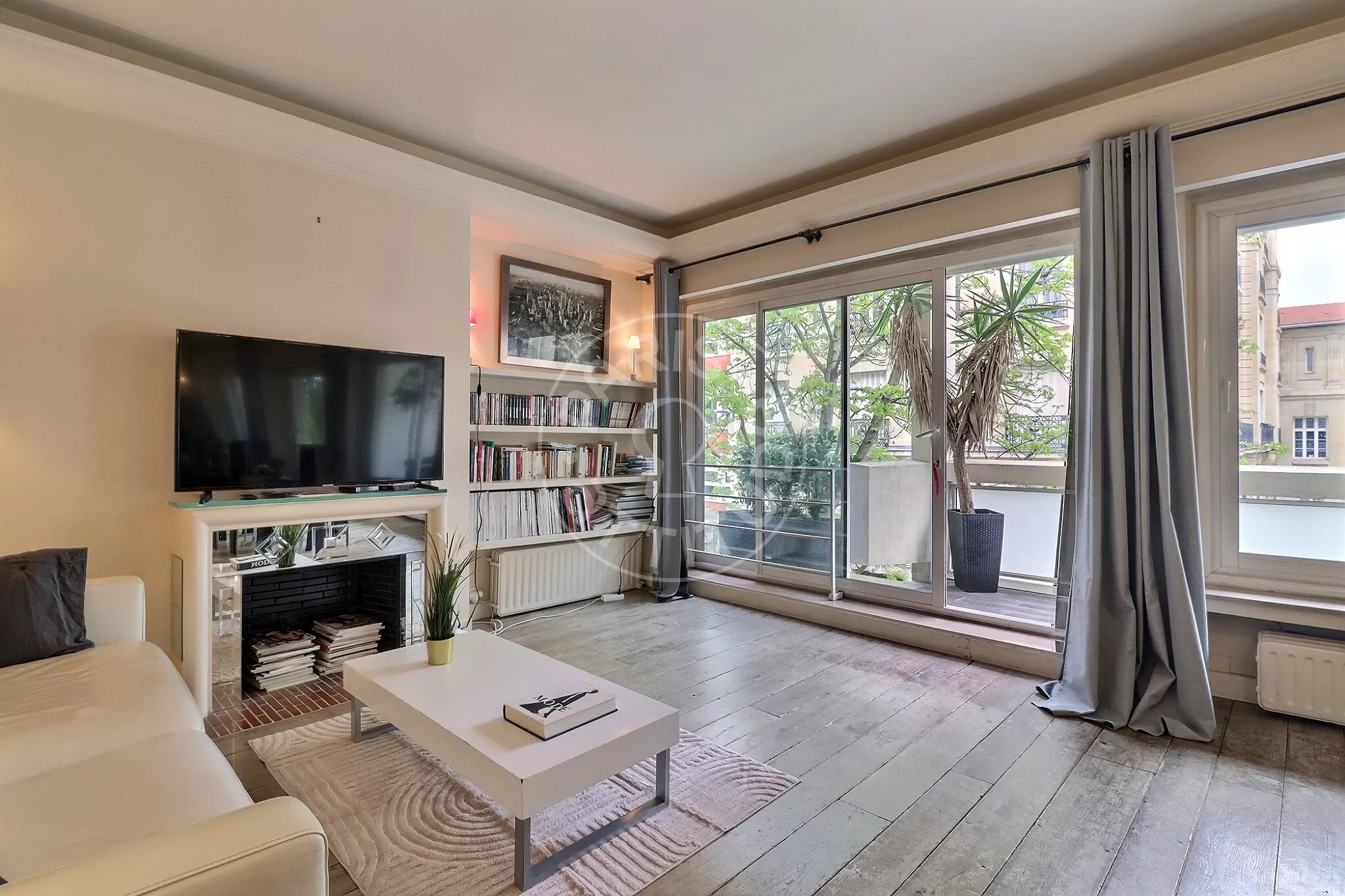 Appartement Rue des Belles Feuilles à Paris