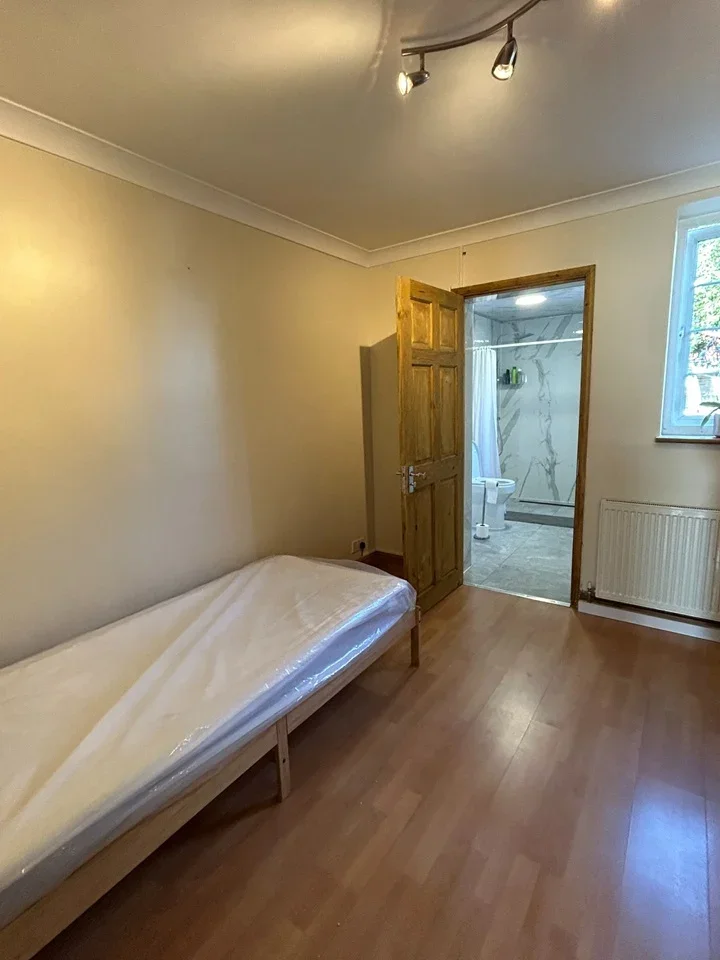 Room Morello Avenue in Greater London