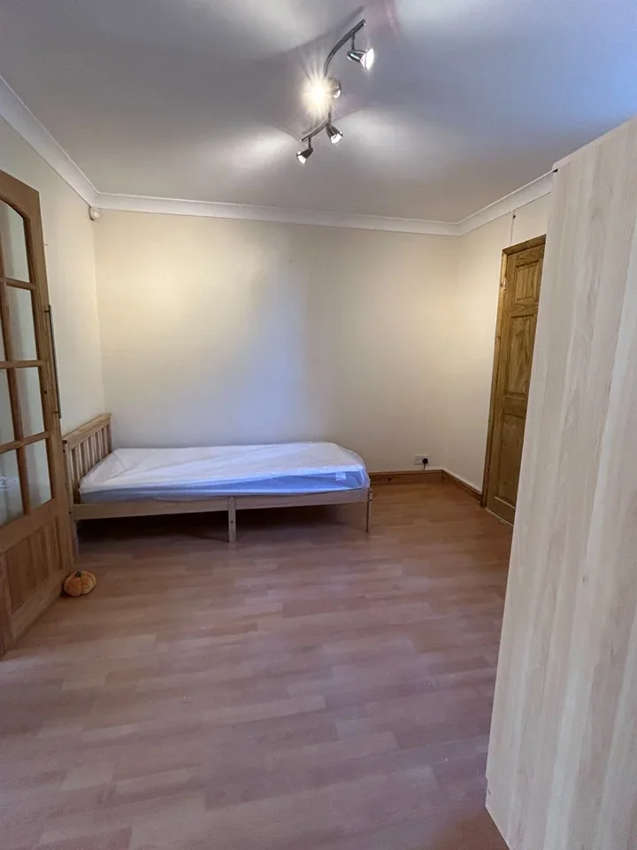 Room Morello Avenue in Greater London