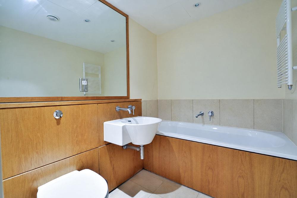 Flat Queensborough Terrace in City of Westminster