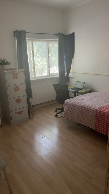 Room Busby Place in Greater London
