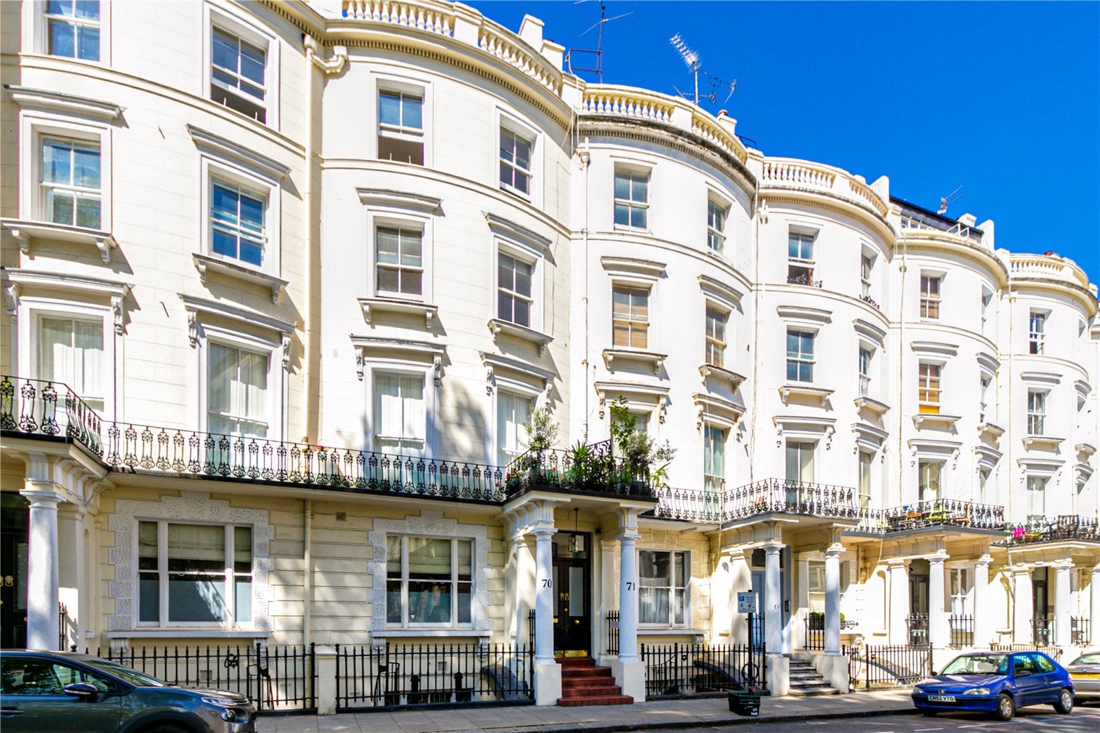 Flat Prince's Square in City of Westminster