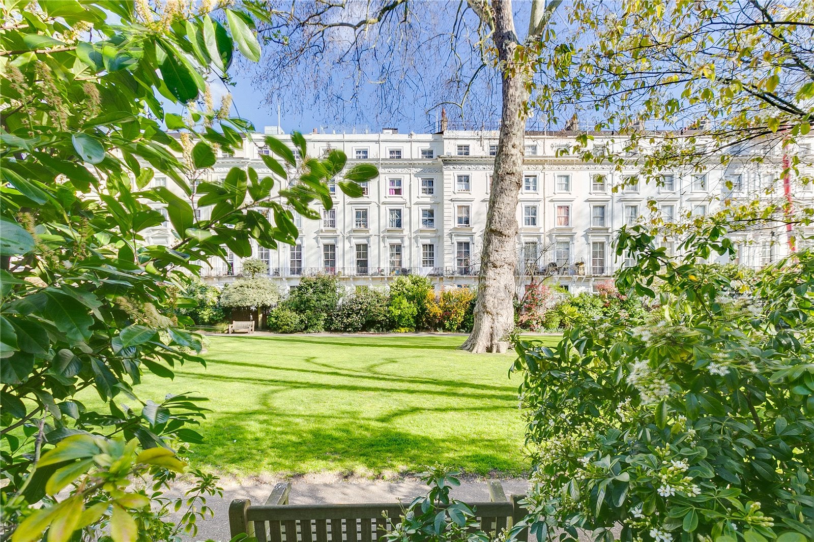 Flat Prince's Square in City of Westminster