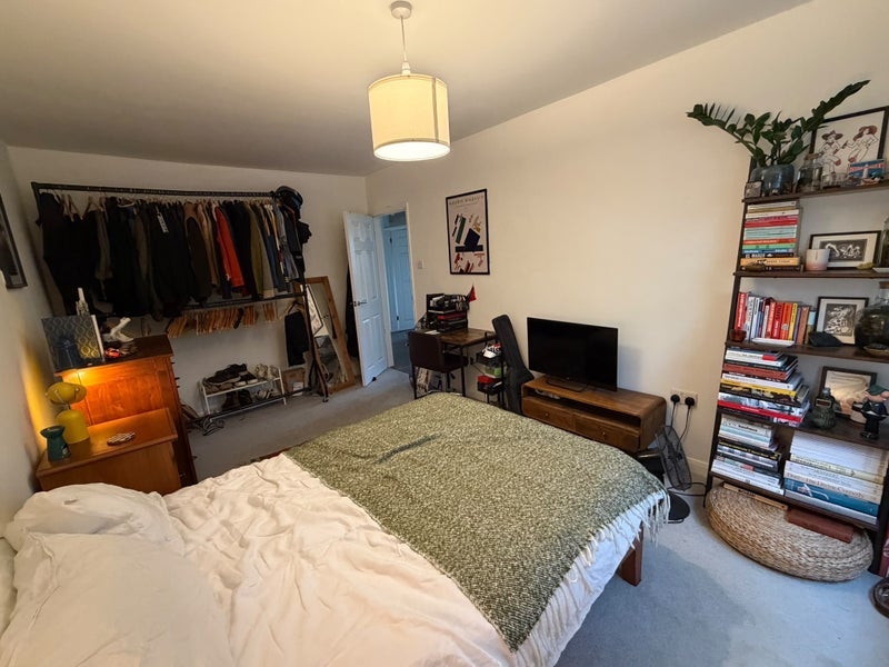 Room Geldeston Road in Greater London