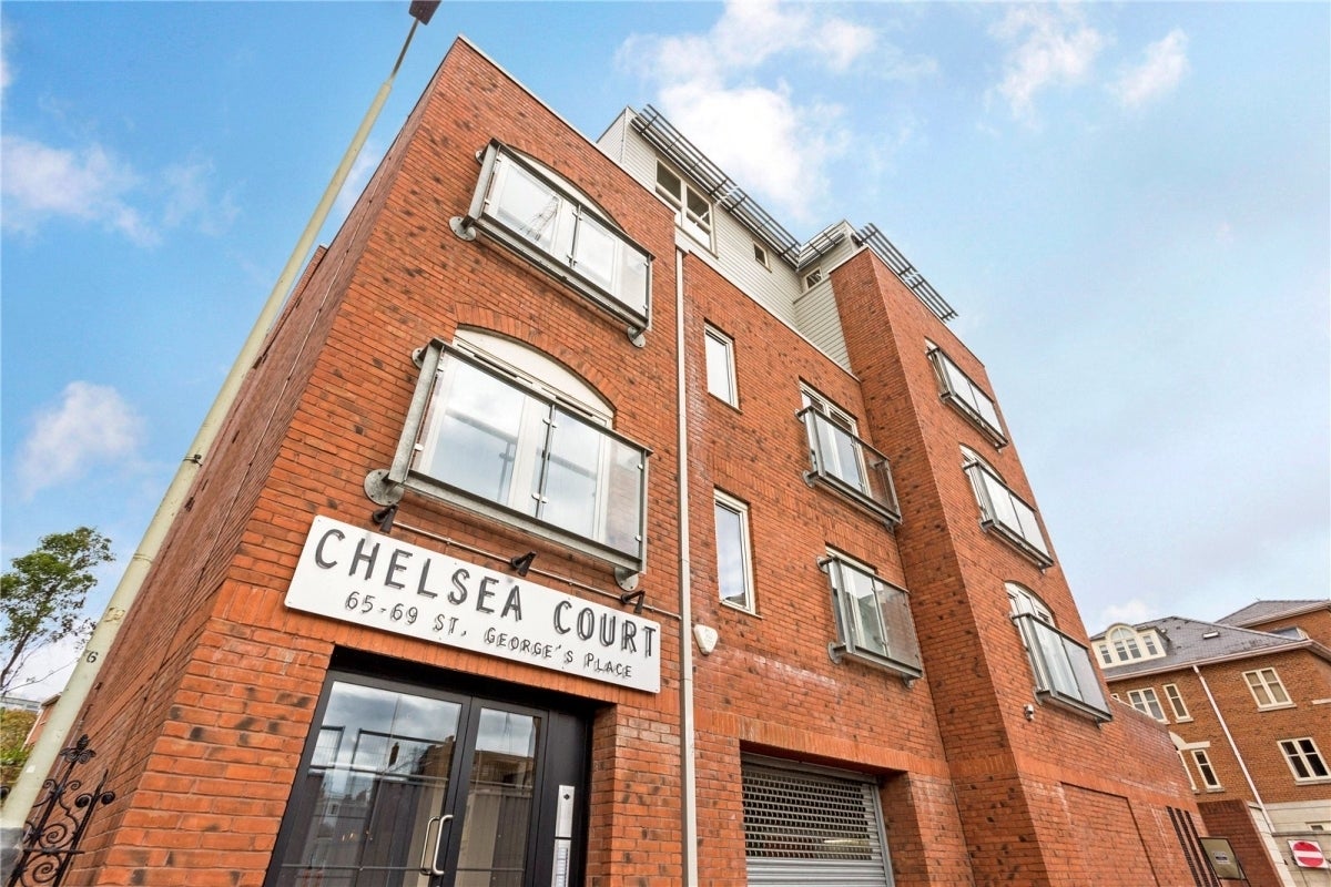 Flat Saint Georges Place in Cheltenham
