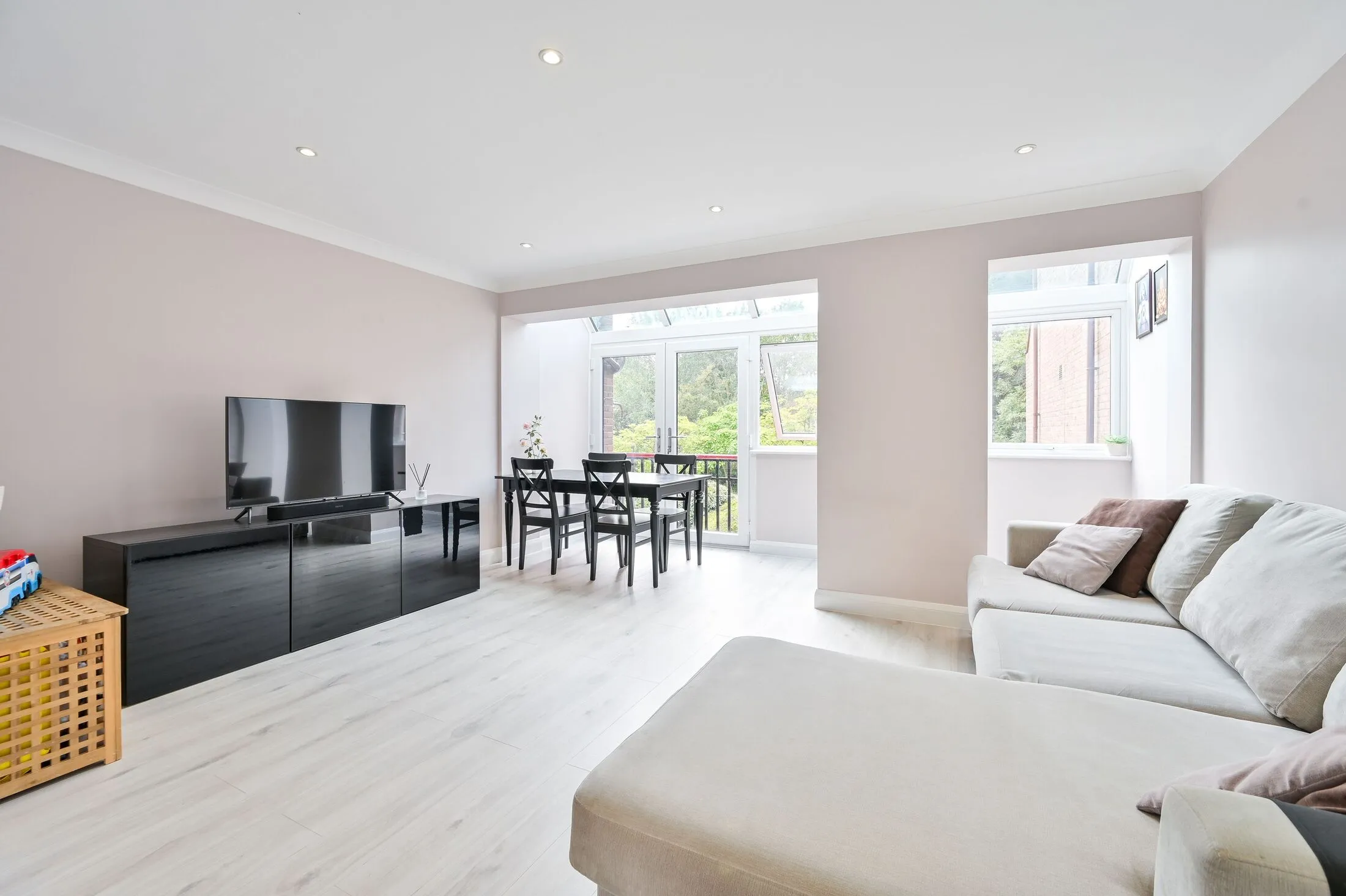 Flat Bywater Place in Greater London
