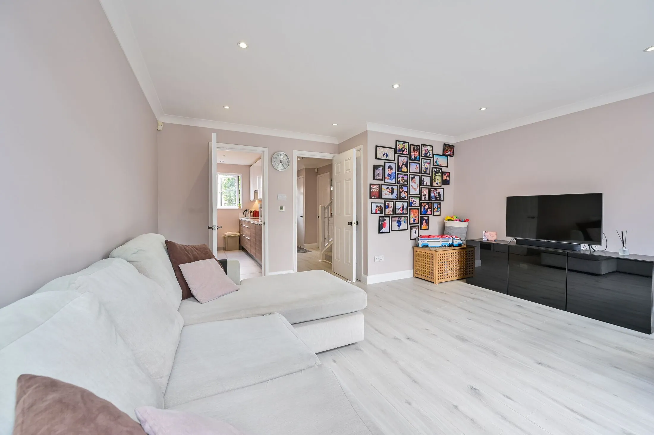 Flat Bywater Place in Greater London