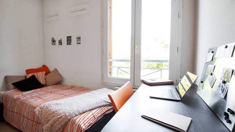 Room Rue des Iris in Bron