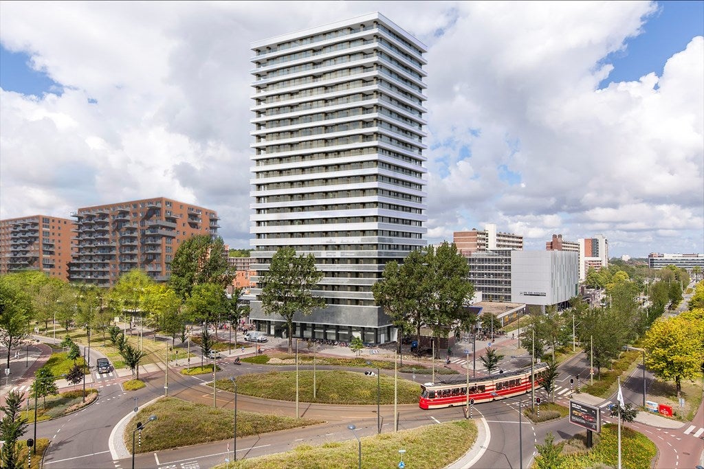Flat Martinus Nijhofflaan 2 W 1