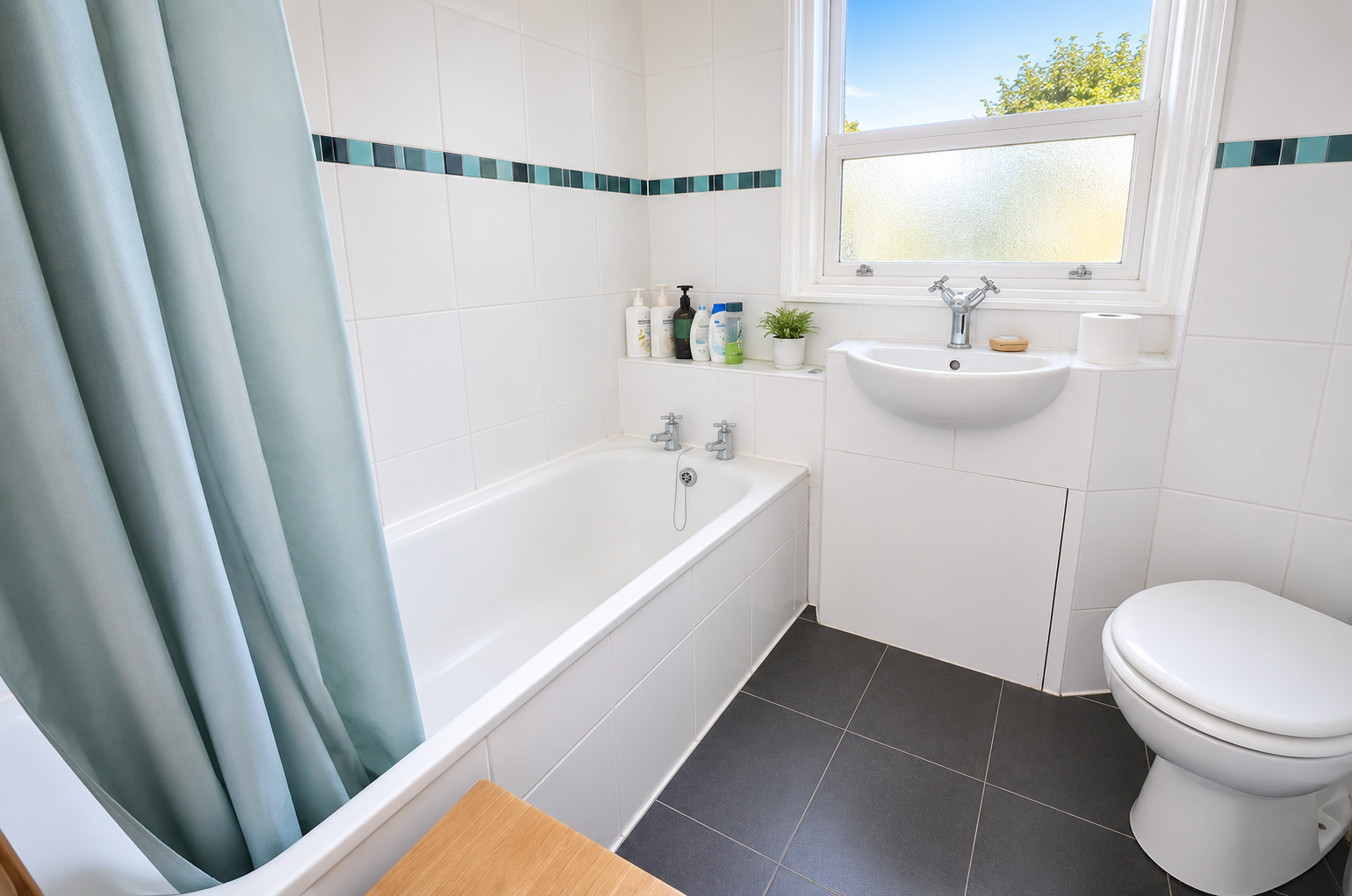 Flat Thornbury Road in Greater London