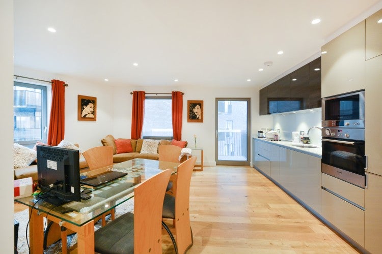 Flat Barking Road in Greater London