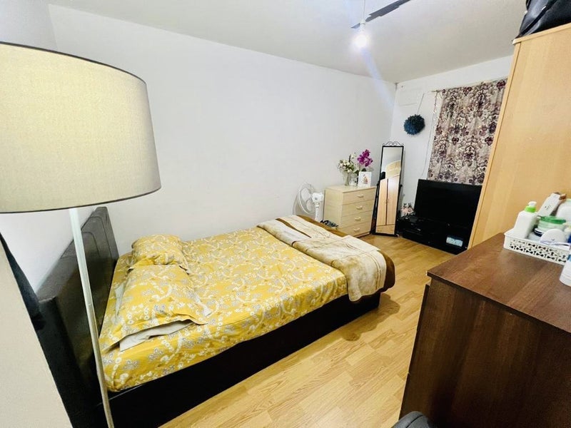 Room Savoy Close in Greater London