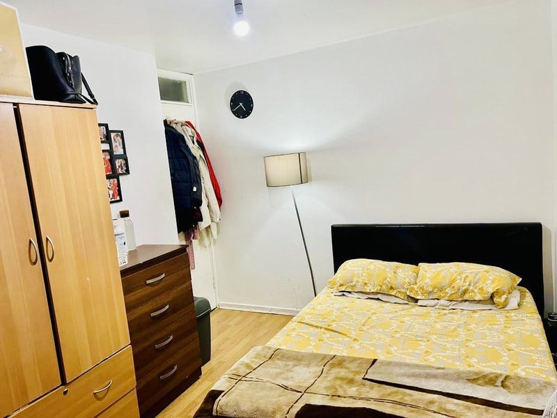 Room Savoy Close in Greater London