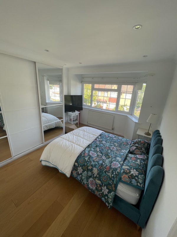 Room Ridgeview Road in Greater London