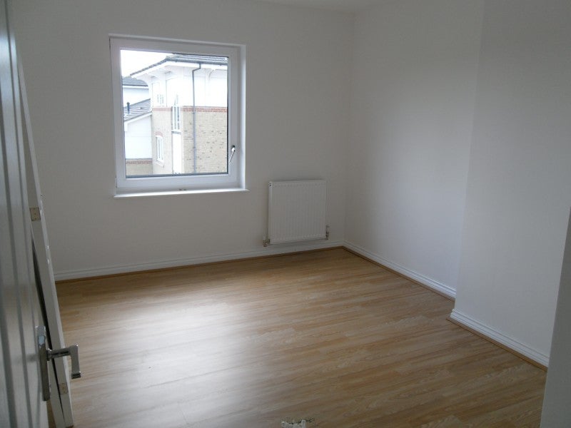 Flat Fielding Lane in Greater London