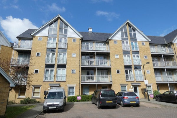 Flat Bingley Court in Canterbury