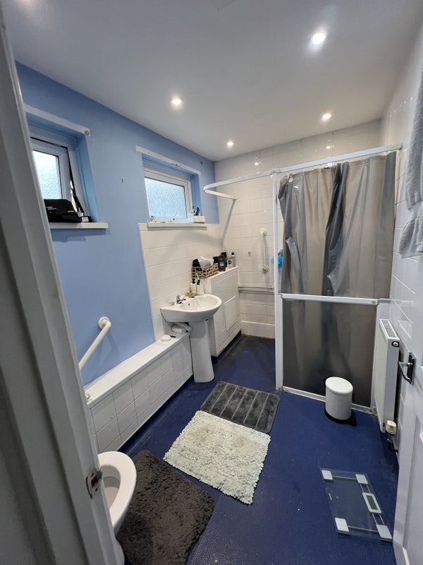 Room Poppyfield Close in Cardiff