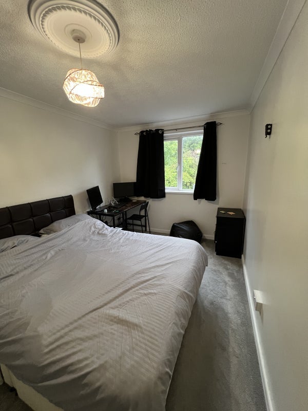 Room Poppyfield Close in Cardiff