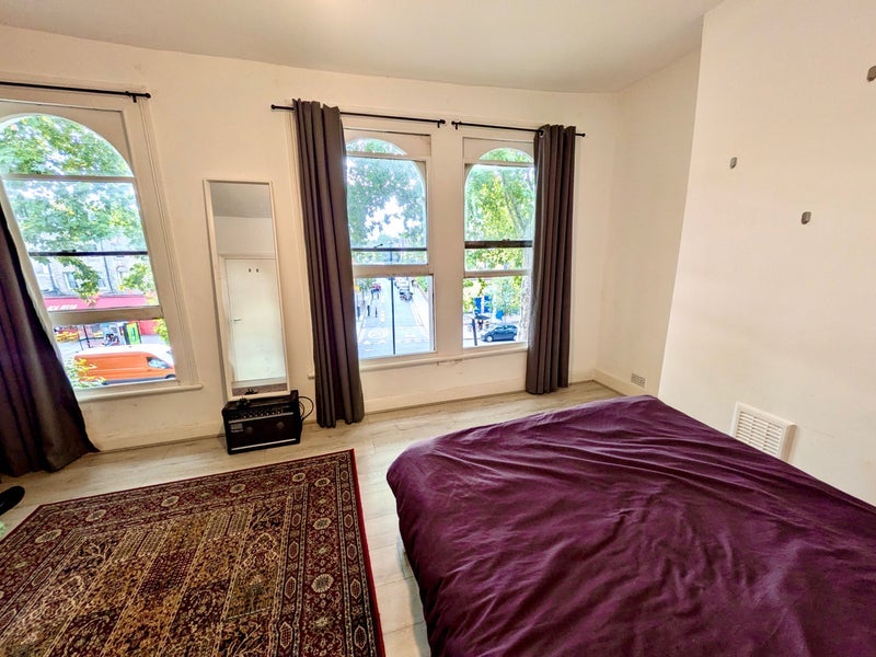 Room Lauriston Road in Greater London