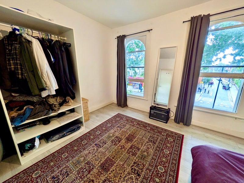 Room Lauriston Road in Greater London