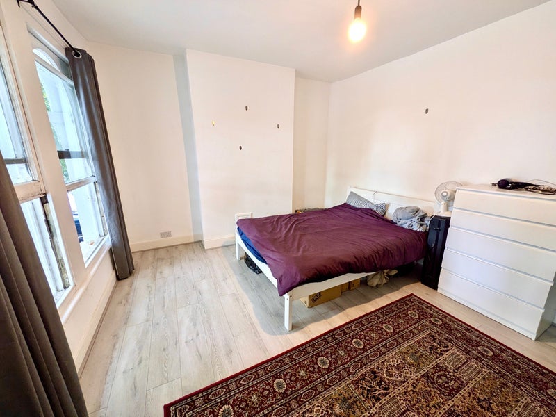 Room Lauriston Road in Greater London