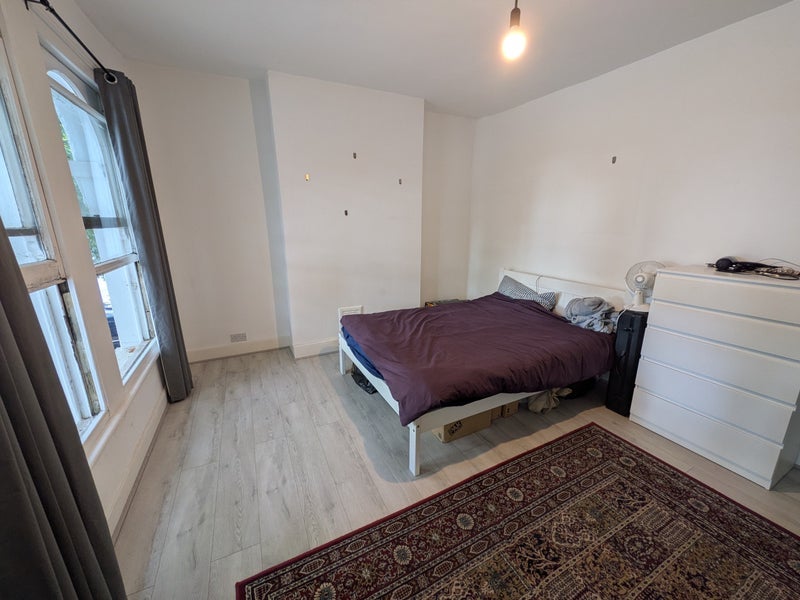 Room Lauriston Road in Greater London