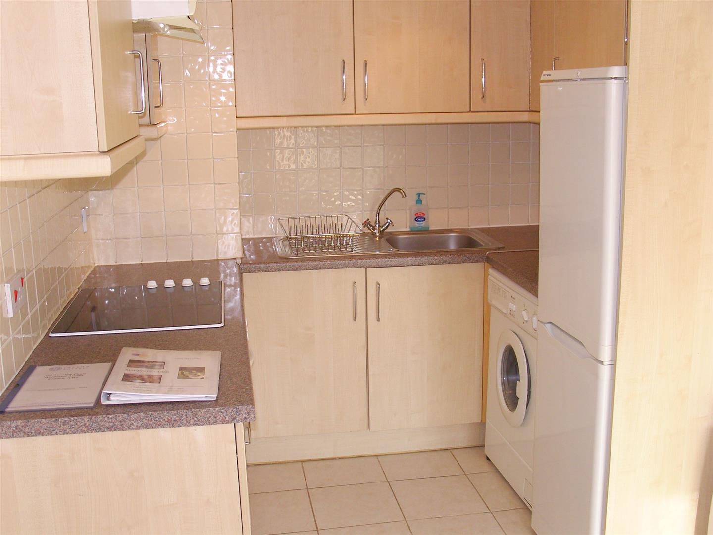 Flat Woolmead Avenue in Greater London