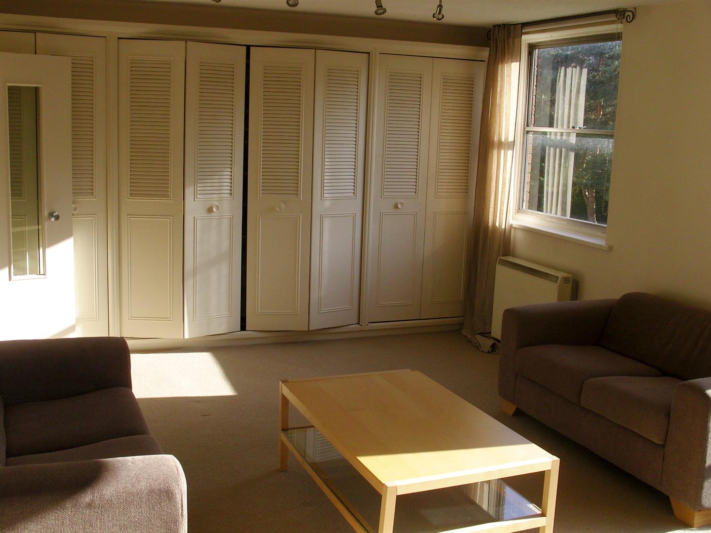 Flat Woolmead Avenue in Greater London