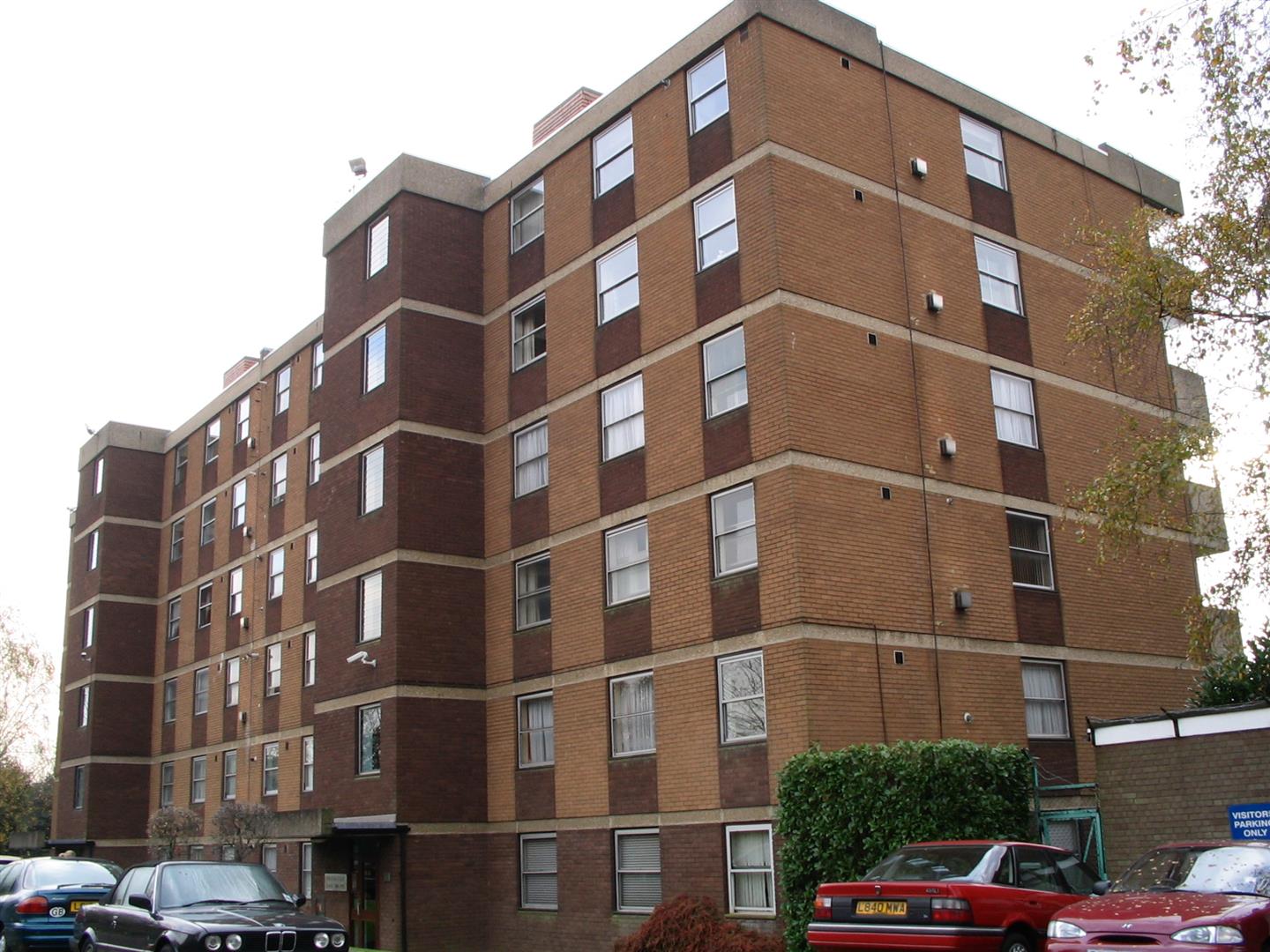 Flat Woolmead Avenue in Greater London