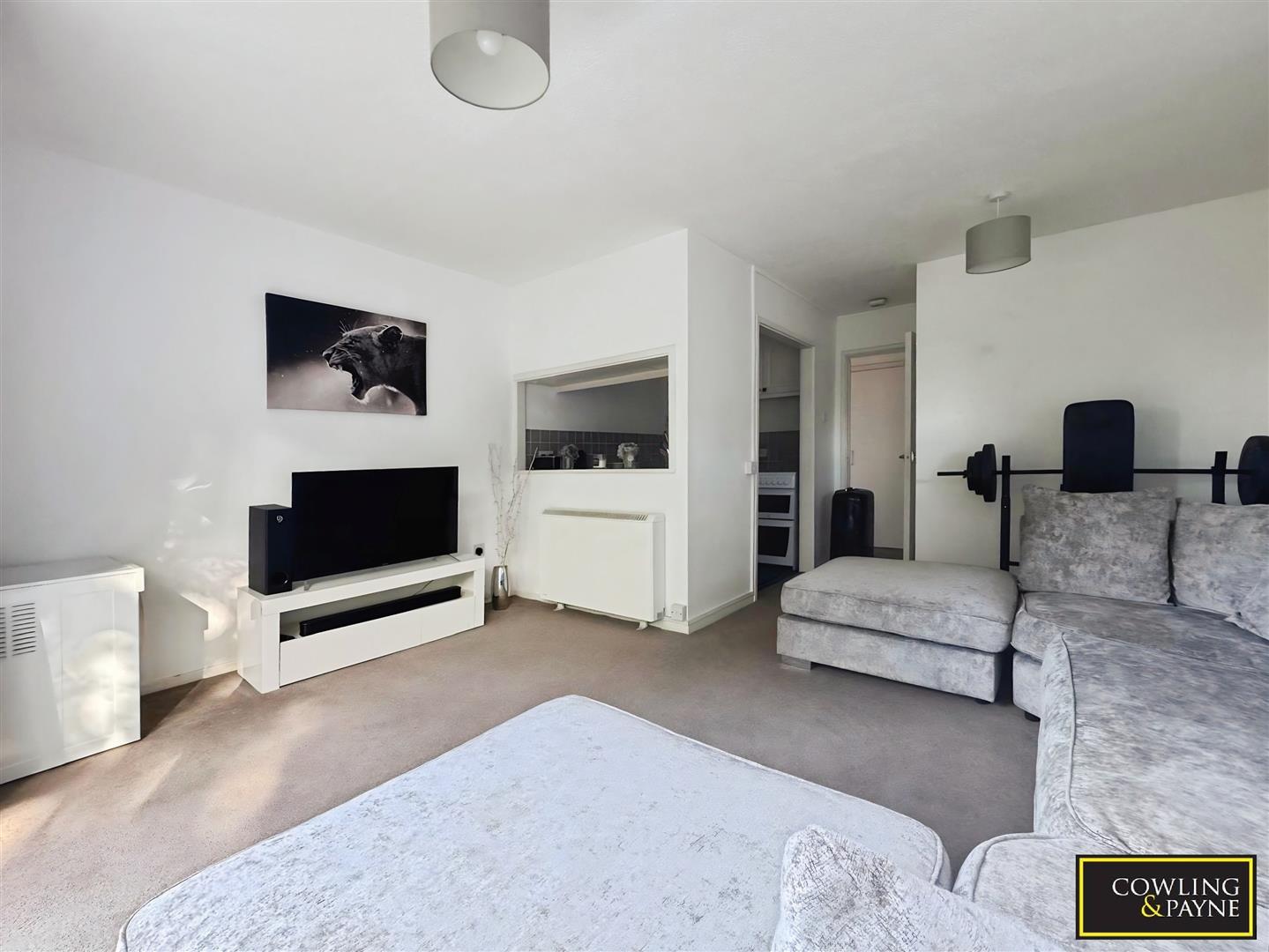 Flat Royal Oak Drive in Basildon