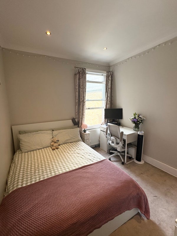 Room Eswyn Road in Greater London