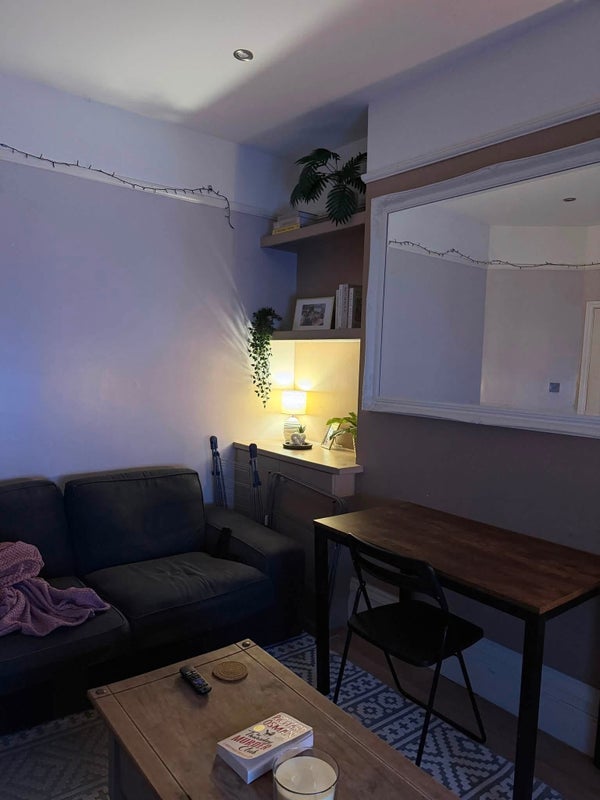 Room Eswyn Road in Greater London