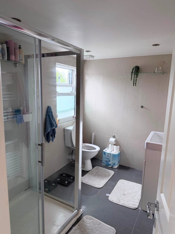 Room Eswyn Road in Greater London