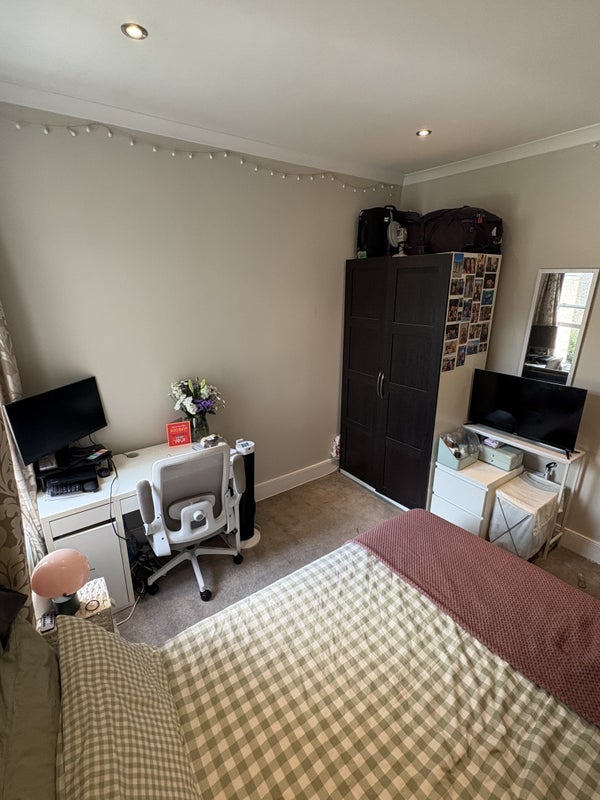 Room Eswyn Road in Greater London