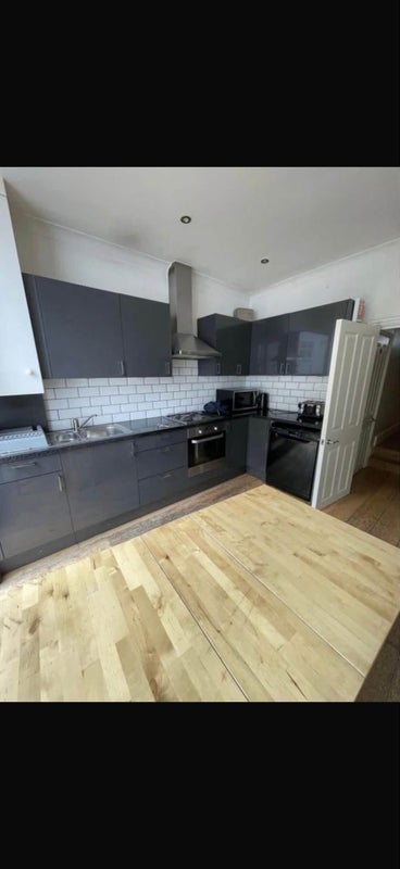 Room Eswyn Road in Greater London