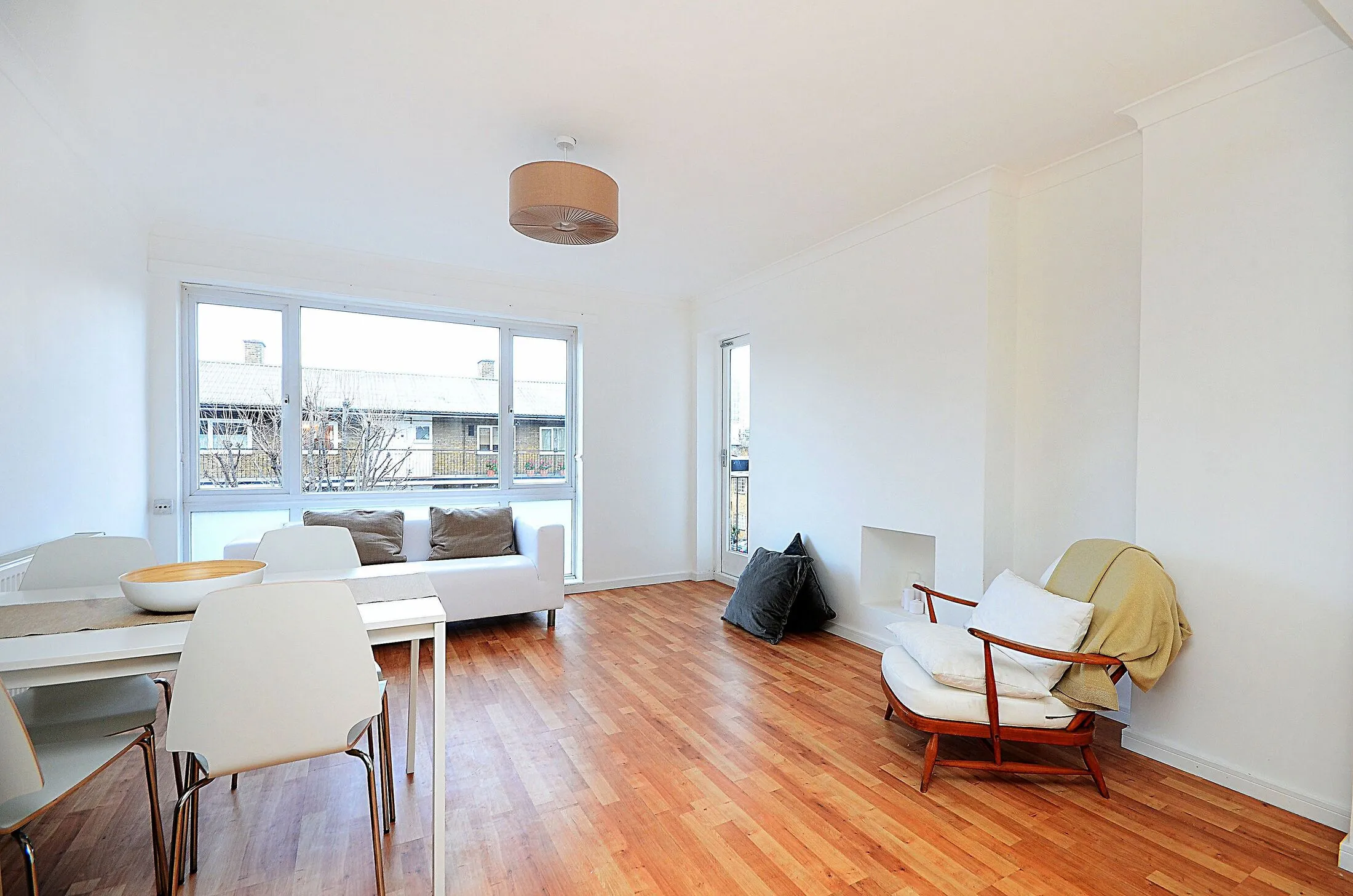 Flat Carbis Road in Greater London